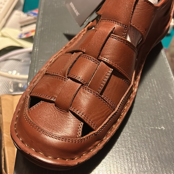 Men’s Spring Step Sandals - Picture 2 of 4